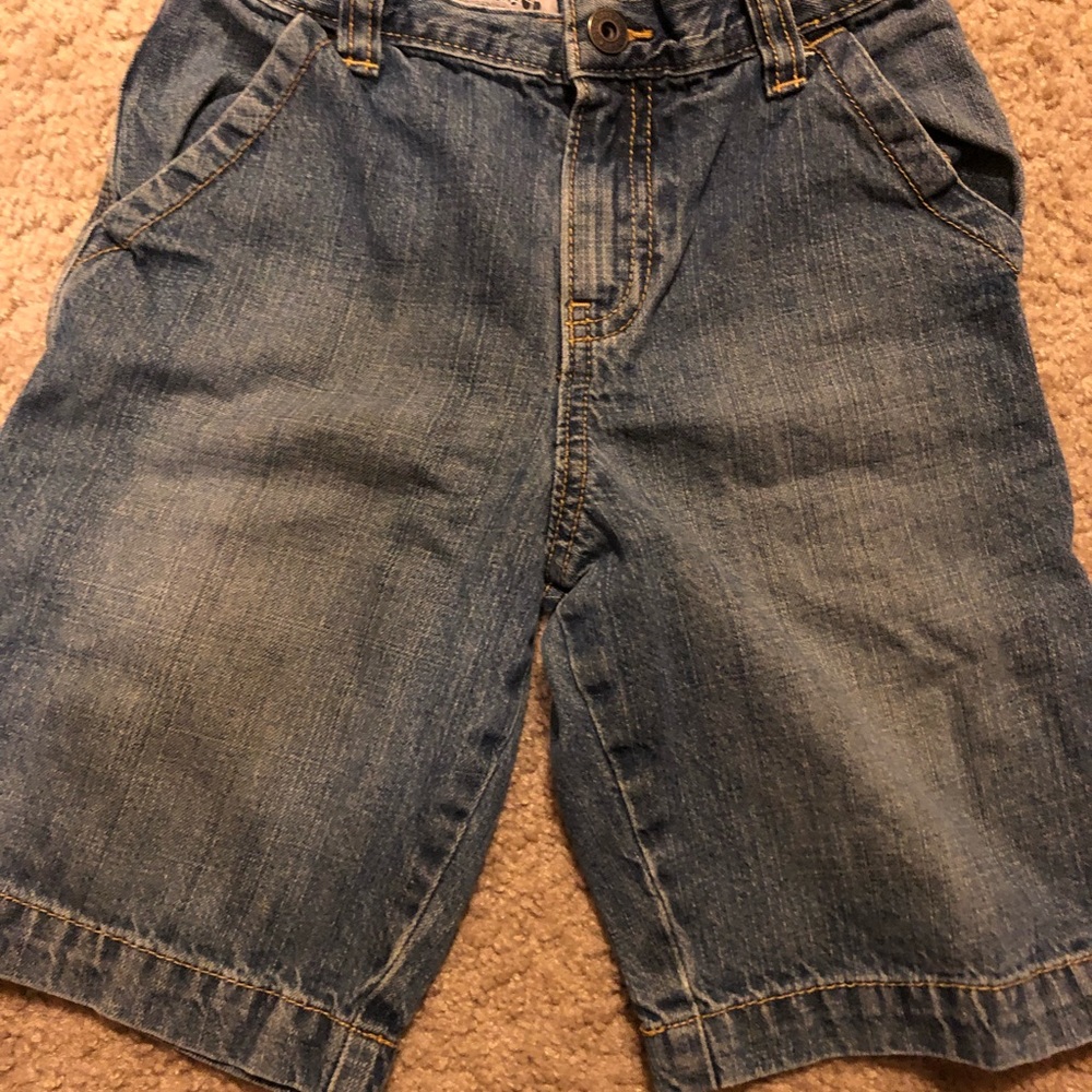 Boys jean shorts & gray shorts size 7